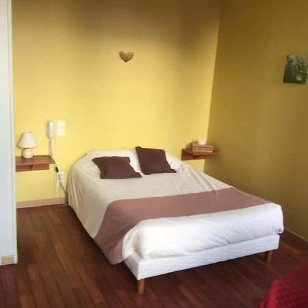 Au Pere Tranquille Tinchebray-Bocage Exterior foto